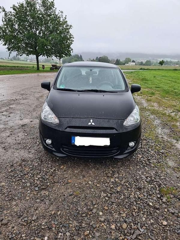 Schwarz Gebraucht 2015 Mitsubishi Space Star Limousine | 3.499 € (Fairer Preis) - Bild 1/4