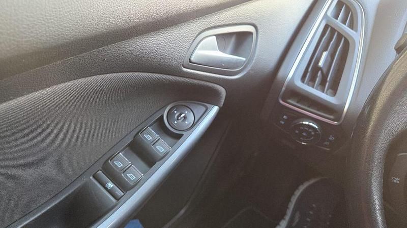 Gebraucht Ford Focus Trend 116 PS (85 kW) 2011 Blau Limousine