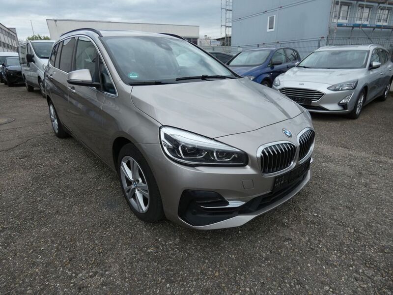 Silber Gebraucht 2022 BMW 220 Gran Tourer Luxury Line Van / Kleinbus | 16.980 € (Guter Preis) - Bild 1/4