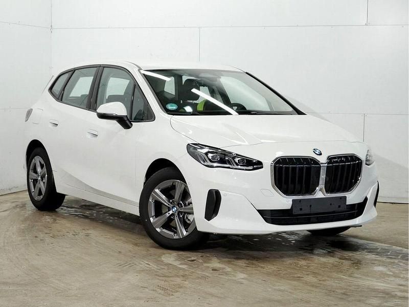 Gebraucht BMW 220 Active Tourer 163 PS (119 kW) 2025 Weiß Van / Kleinbus