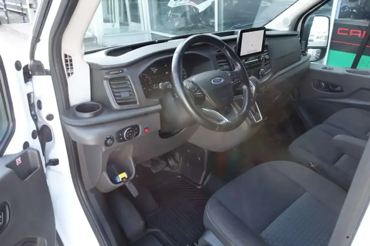Używany Ford Transit Trend 131 KM (96 kW) 2021 Biały Minivan