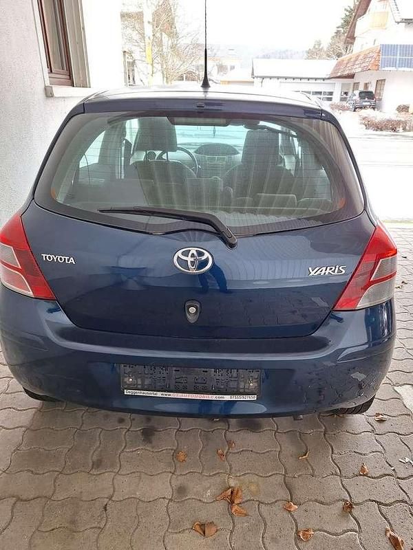 Gebraucht Toyota Yaris Cool 69 PS (50 kW) 2010 Dark blue mica metallic Kleinwagen