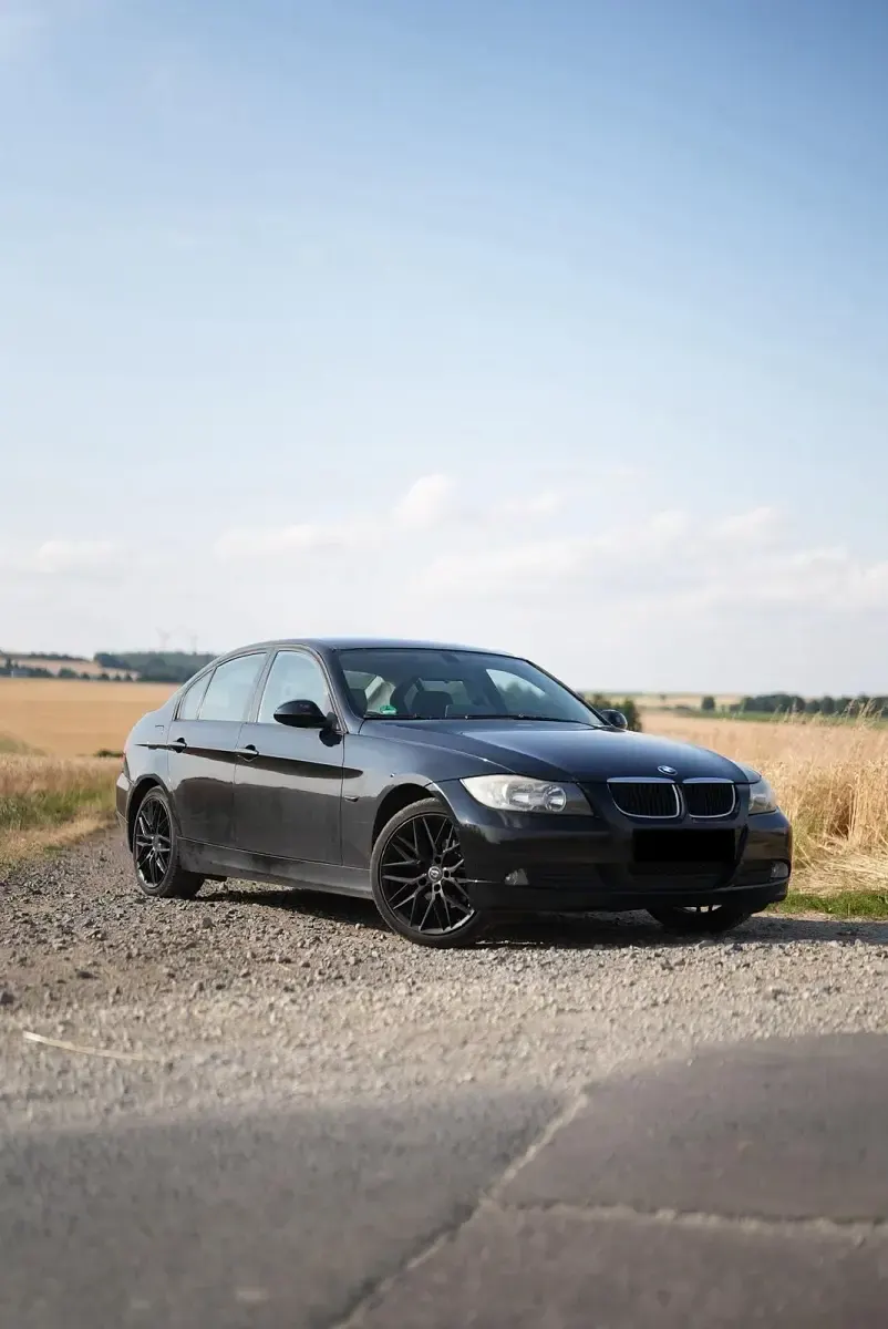 Gebraucht BMW 318 Basis 129 PS (94 kW) 2007 Schwarz Limousine