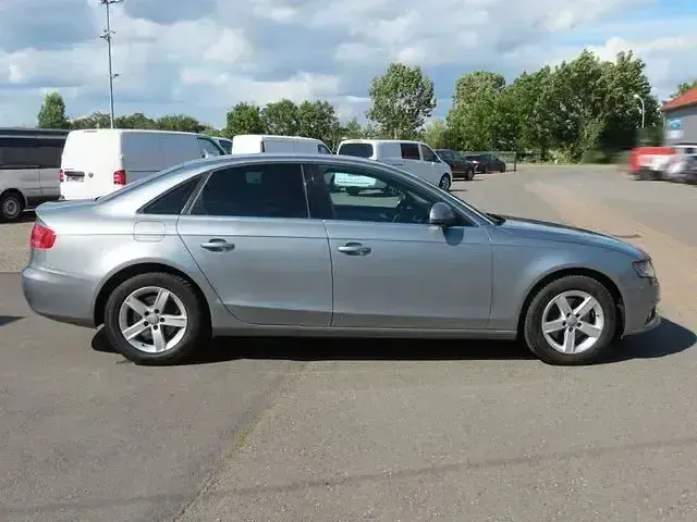 Gebraucht Audi A4 Attraction 160 PS (117 kW) 2009 Grau Limousine