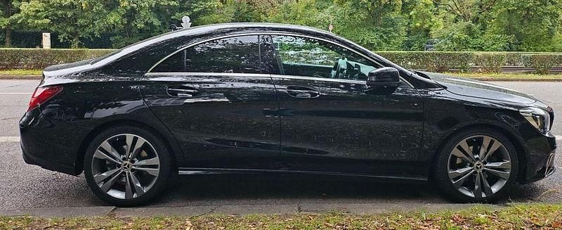 Schwarz Gebraucht 2017 Mercedes CLA180 Limousine | 14.999 € (Guter Preis) - Bild 1/4