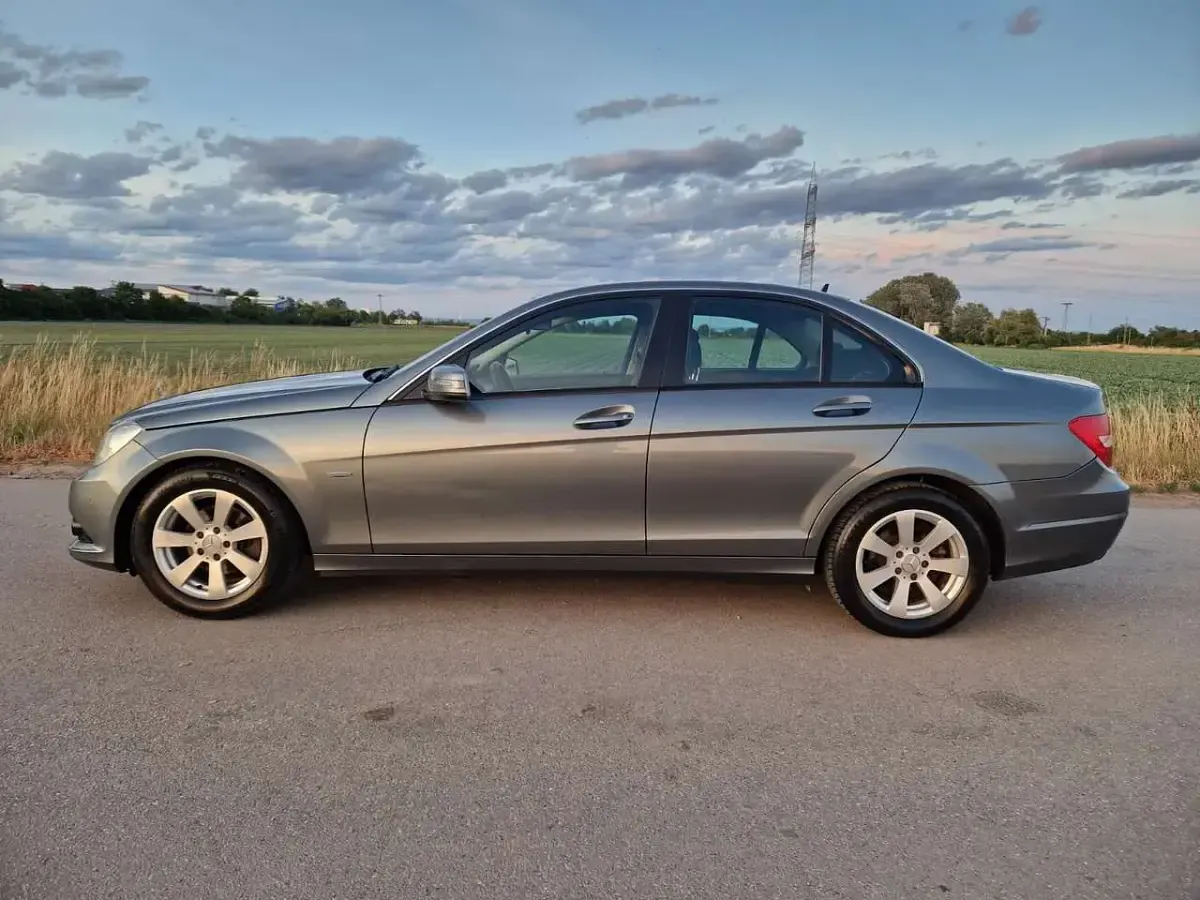 Gebraucht Mercedes C200 136 PS (100 kW) 2011 Grau Limousine