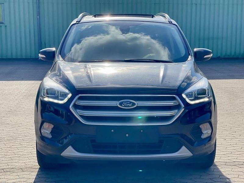 Gebraucht Ford Kuga Titanium 150 PS (110 kW) 2018 Schwarz SUV