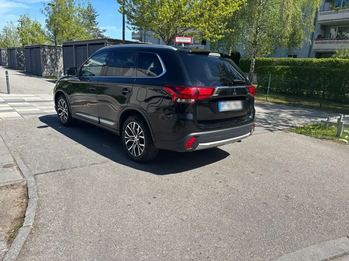 Gebraucht Mitsubishi Outlander 150 PS (110 kW) 2015 Schwarz SUV