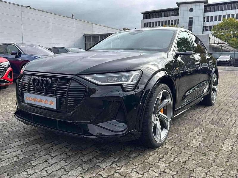 Brillantschwarz Gebraucht 2022 Audi e-tron SUV | 43.950 € (Fairer Preis) - Bild 1/2