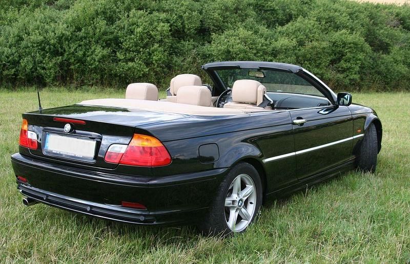 Gebraucht BMW 318 143 PS (105 kW) 2001 Schwarz Cabrio