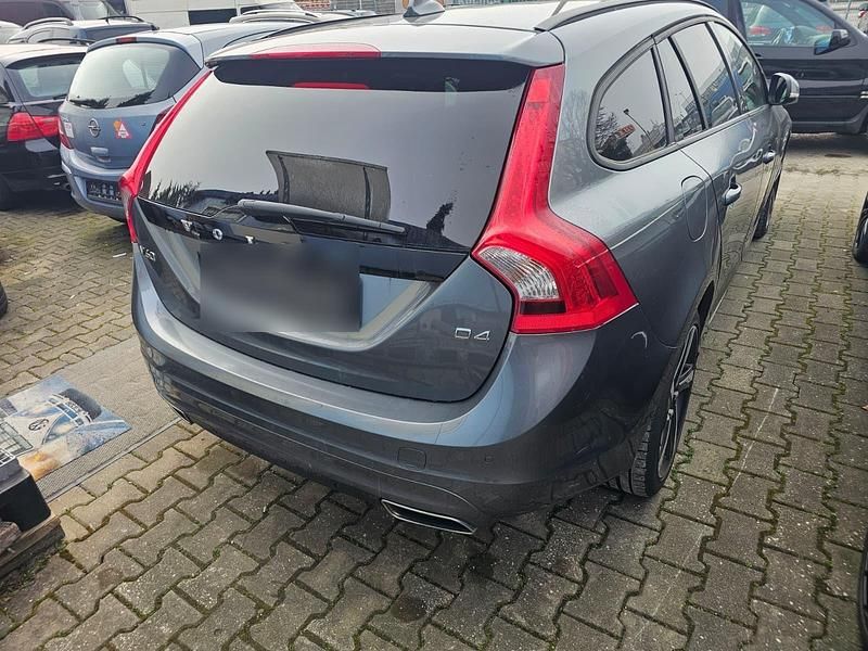 Gebraucht Volvo V60 181 PS (133 kW) 2016 Andere farben Kombi