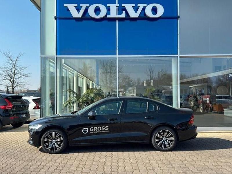 Gebraucht Volvo S60 Plus 197 PS (144 kW) 2022 Schwarz Limousine