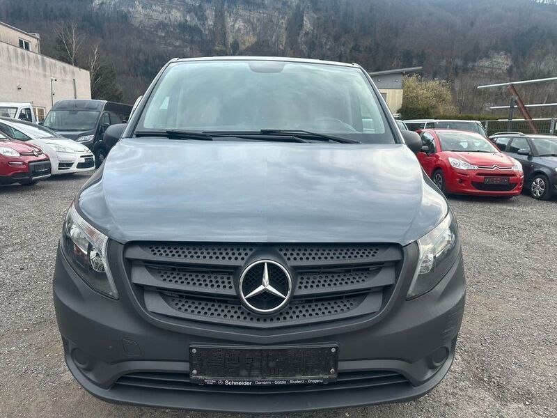 Grau Gebraucht 2018 Mercedes Vito Van / Kleinbus | 11.500 € (Superpreis) - Bild 1/4