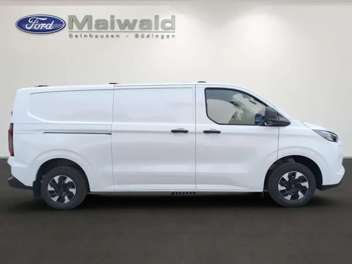 Nowe Ford Transit 160 kW (218 KM) 2026 Biały Minivan