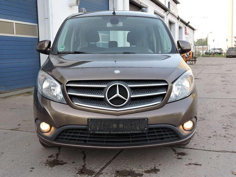 Gebraucht Mercedes Citan 111 Edition 110 PS (80 kW) 2016 Limonitbraun metallic Kombi