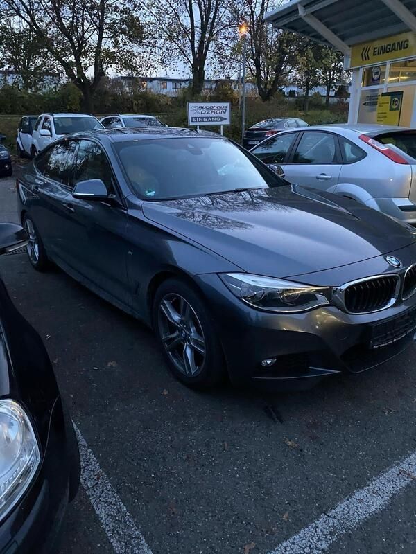 Grau Gebraucht 2017 BMW 330 Limousine | 20.999 € - Bild 1/3