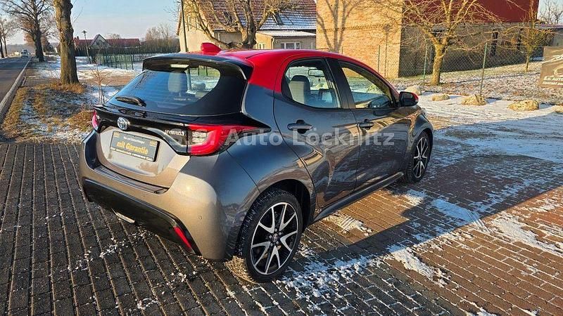 Gebraucht Toyota Yaris Hybrid 92 PS (67 kW) 2021 Grau Limousine