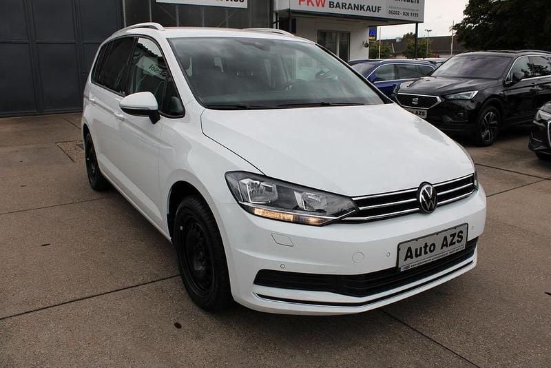 Weiß Gebraucht 2024 VW Touran Move Van / Kleinbus | 31.950 € (Guter Preis) - Bild 1/4