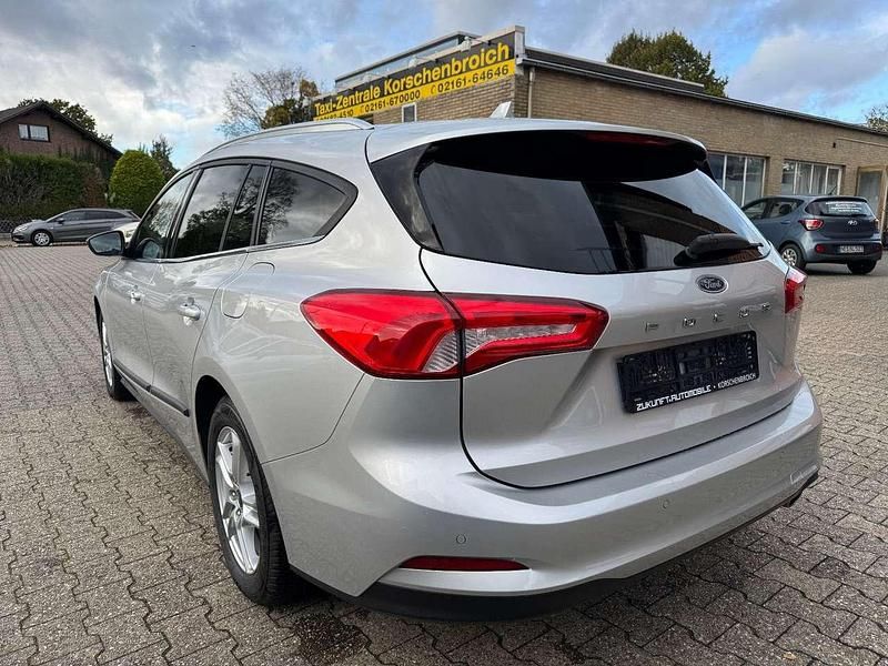 Gebraucht Ford Focus Cool & Connect 120 PS (88 kW) 2020 Silber Kombi