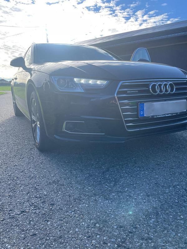 Second-hand Audi A4 Comfort 190 CP (139 kW) 2017 Negru Break