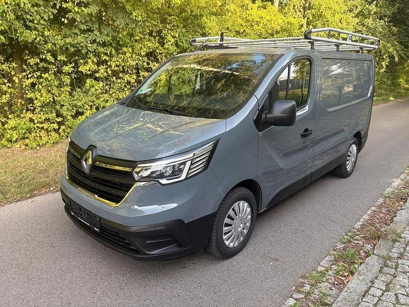 Grey urban Gebraucht 2022 Renault Trafic Komfort Van | 23.999 € (Superpreis) - Bild 1/4
