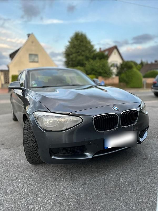 Grau Gebraucht 2014 BMW 116 Efficient Dynamics Kleinwagen | 8.800 € - Bild 1/4