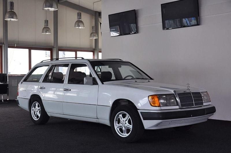 Gebraucht Mercedes E230 132 PS (97 kW) 1991 Artikweiß Kombi