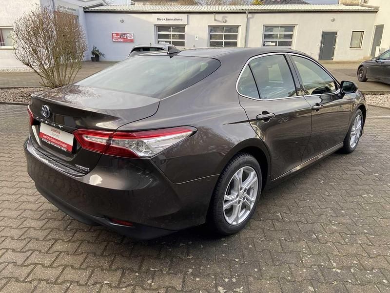 Gebraucht Toyota Camry Executive 178 PS (130 kW) 2019 Graphitbraunmetallic Limousine