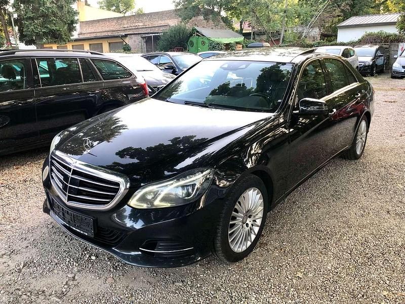 Obsidianschwarz metalliclack Gebraucht 2015 Mercedes E350 Limousine | 14.599 € (Fairer Preis) - Bild 1/4