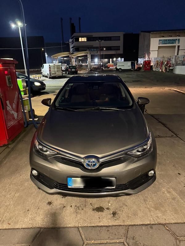 Beige Gebraucht 2017 Toyota Auris Hybrid Kombi | 8.700 € (Guter Preis) - Bild 1/4