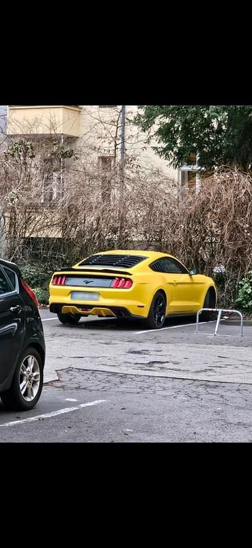 Second-hand Ford Mustang 317 CP (233 kW) 2017 Galben Coupe
