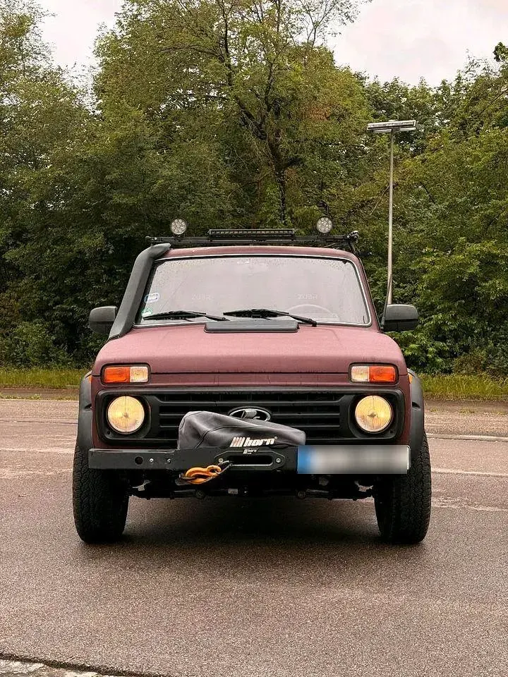 Gebraucht Lada niva 83 PS (61 kW) 2010 Rot SUV