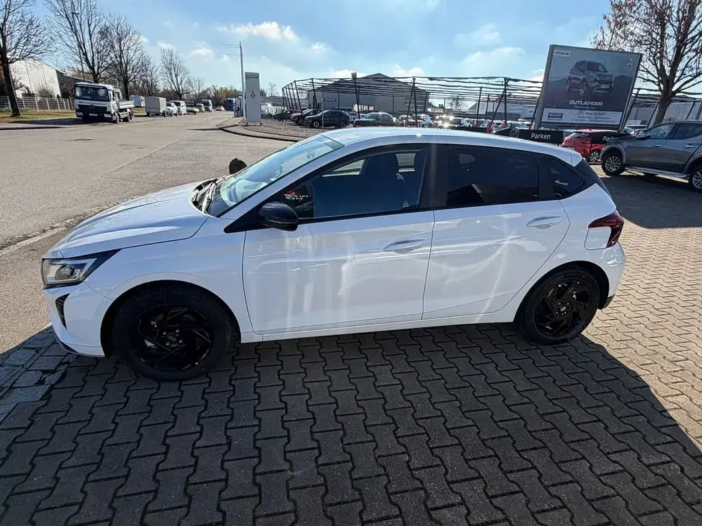 Neu Hyundai i20 Blackline 90 PS (66 kW) 2026 Grau Kleinwagen