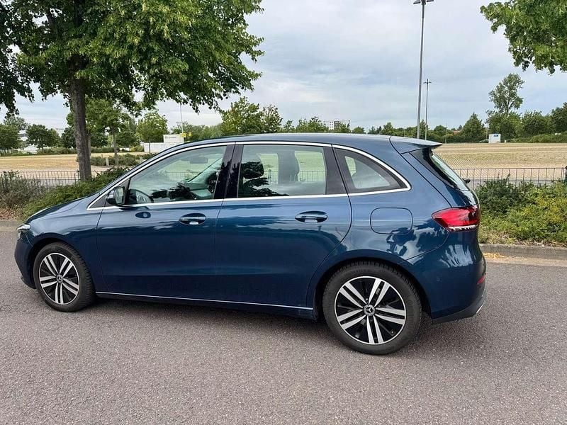 Blau Gebraucht 2020 Mercedes B200 Progressive Van / Kleinbus | 25.900 € (Fairer Preis) - Bild 1/4