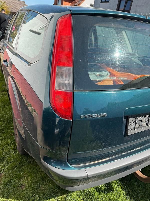 Usata Ford Focus 105 CV (77 kW) 2007 Verde Station wagon