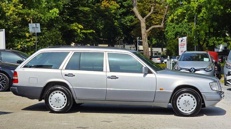 Gebraucht Mercedes E200 136 PS (100 kW) 1995 Silber Kombi