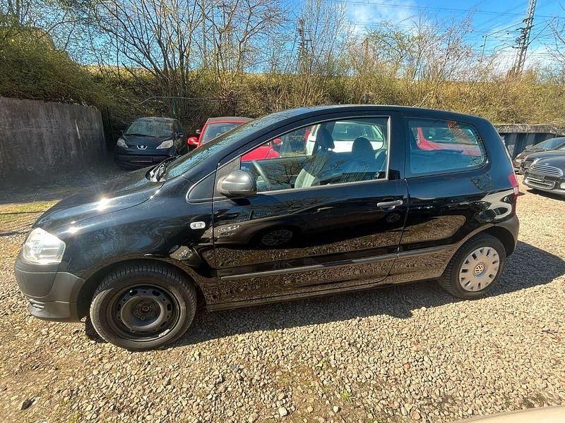 Gebraucht VW Fox Basis 60 PS (44 kW) 2011 Schwarz Kleinwagen