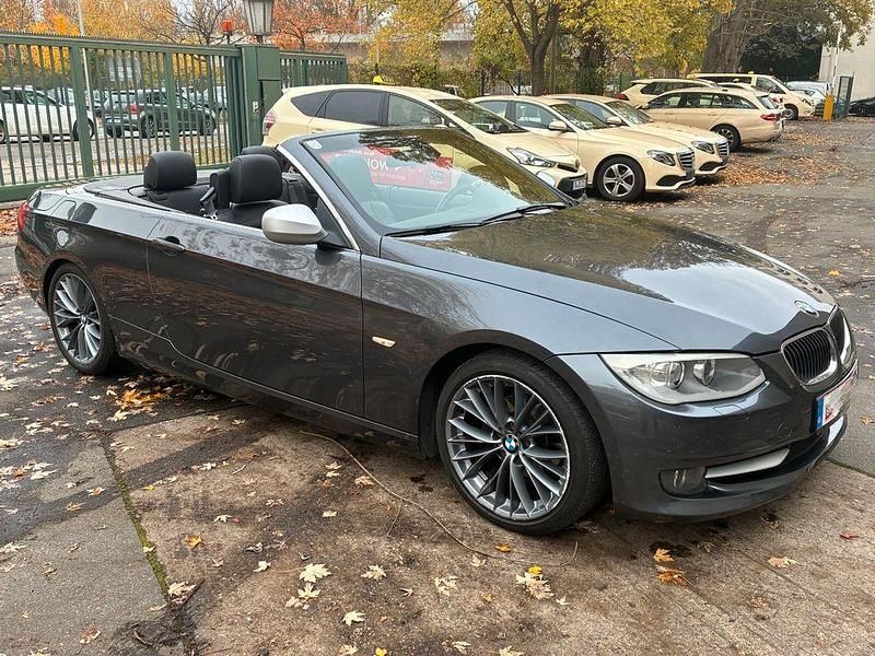 Grau Gebraucht 2012 BMW 320 Cabriolet Exclusive Cabrio | 9.900 € (Guter Preis) - Bild 1/4