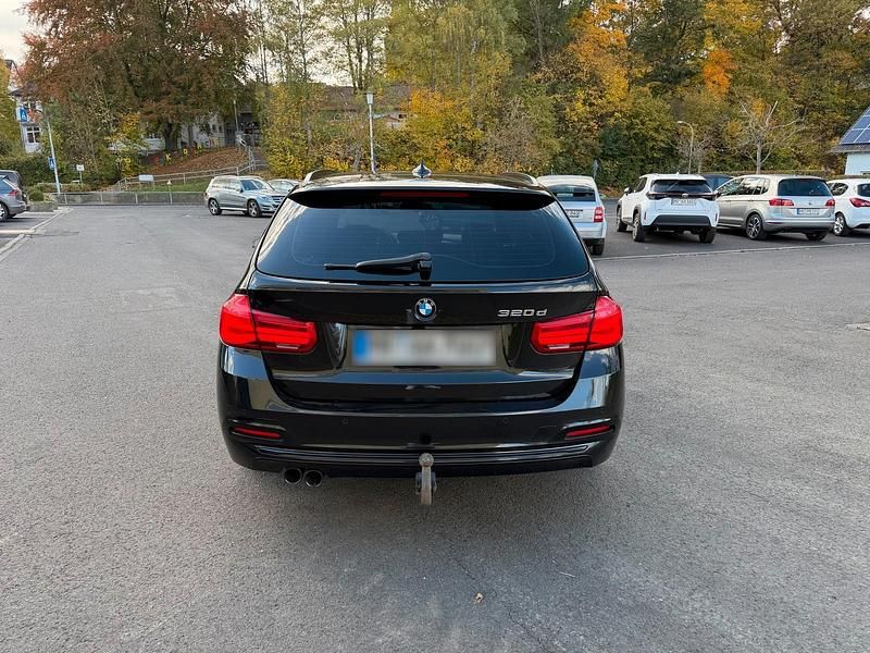 Gebraucht BMW 320 Sport Line 190 PS (139 kW) 2017 Schwarz Kombi