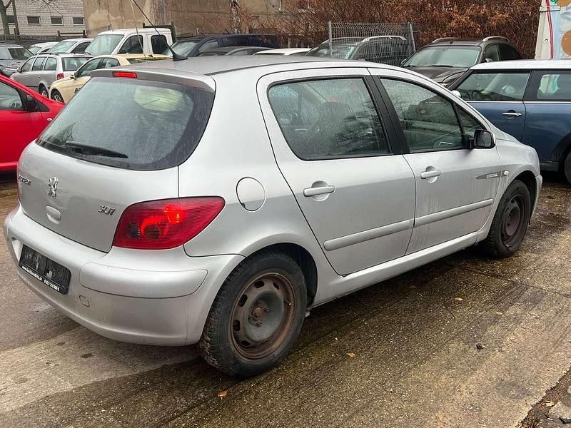 Gebraucht Peugeot 307 109 PS (80 kW) 2005 Silber Limousine
