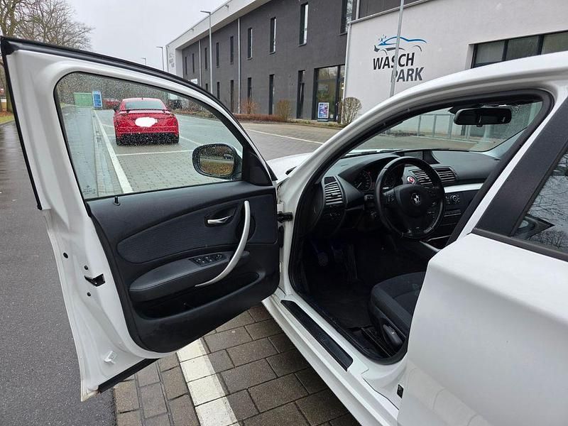 Gebraucht BMW 118 143 PS (105 kW) 2011 Weiß Kleinwagen