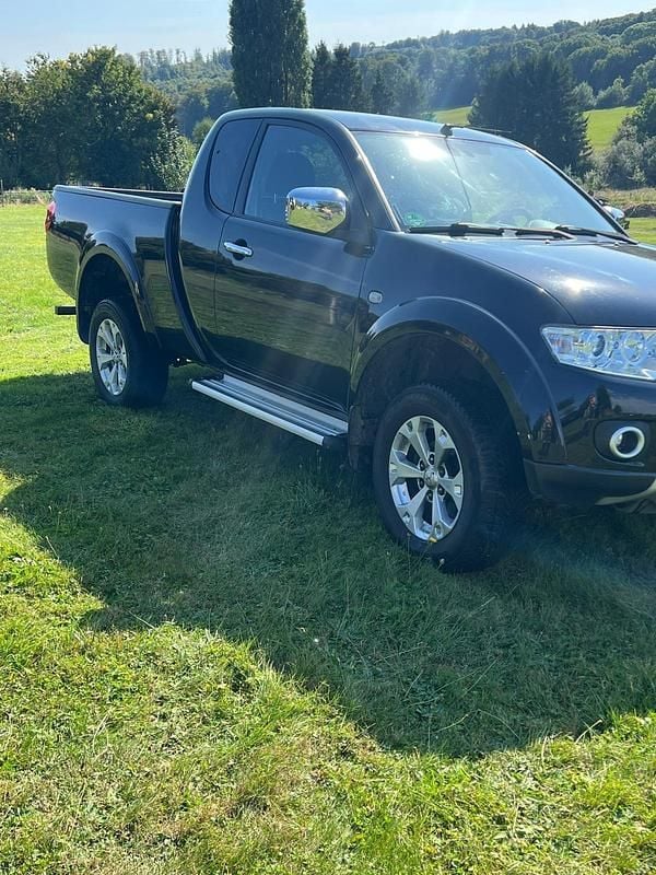 Schwarz Gebraucht 2011 Mitsubishi L200 Abholung | 11.499 € - Bild 1/4