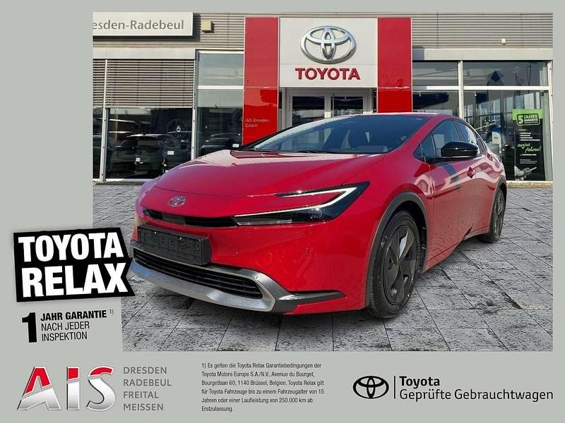 Emotional red 2 Gebraucht 2023 Toyota Prius Plug-in Hybrid Kleinwagen | 33.590 € (Superpreis) - Bild 1/3