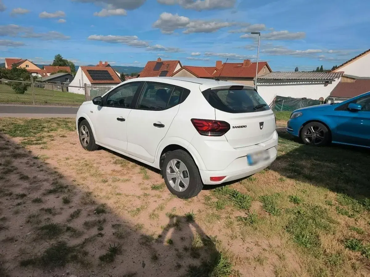 Gebraucht Dacia Sandero Essentiel 91 PS (66 kW) 2022 Weiß Limousine