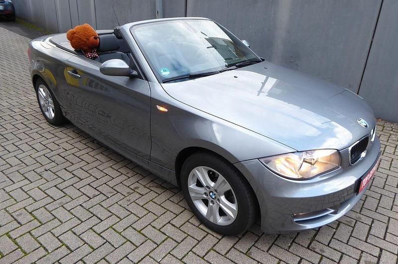 Grau Gebraucht 2009 BMW 118 Cabriolet Advantage Cabrio | 11.512 € (Etwas zu teuer) - Bild 1/4