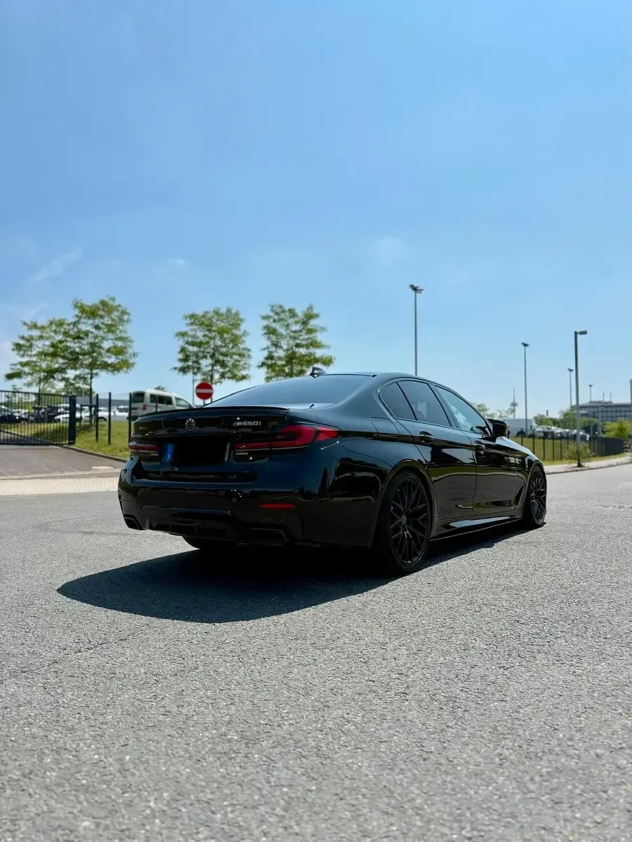 Używany BMW M550 Performance 530 KM (389 kW) 2021 Czarny Sedan/Limuzyna