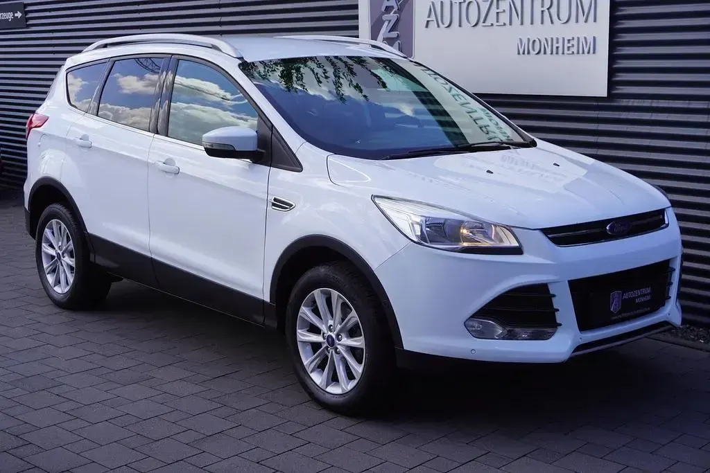 Gebraucht Ford Kuga Titanium 150 PS (110 kW) 2016 Weiß (sonderlackierung frostweiß) SUV