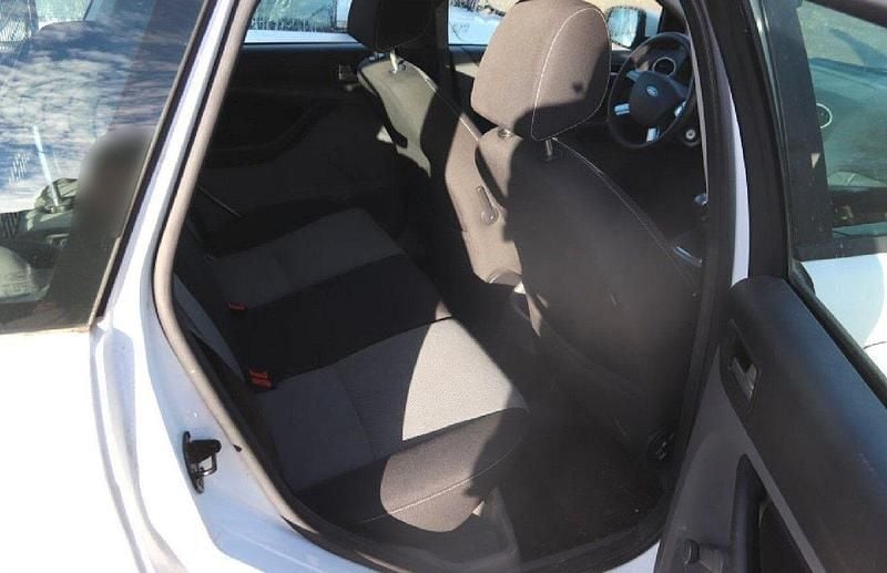 Gebraucht Ford Focus Style 116 PS (85 kW) 2010 Weiß Kombi