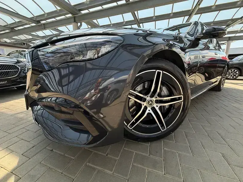 Gebraucht Mercedes E220 AMG 197 PS (144 kW) 2025 Grau Limousine