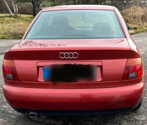Second-hand Audi A4 125 CP (91 kW) 1994 Berlinǎ